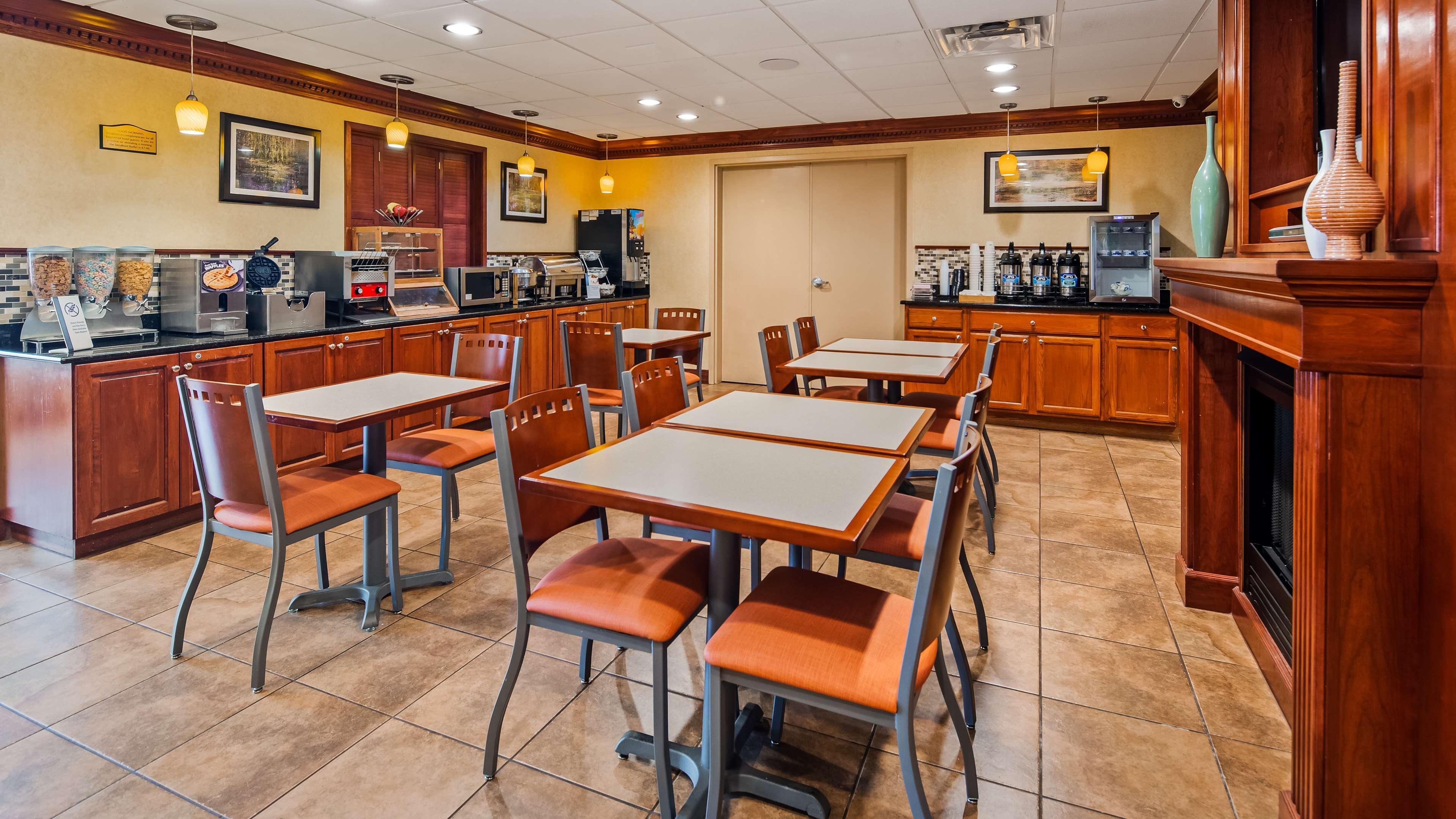 Best Western Plus Strawberry Inn & Suites Knoxville Eksteriør billede